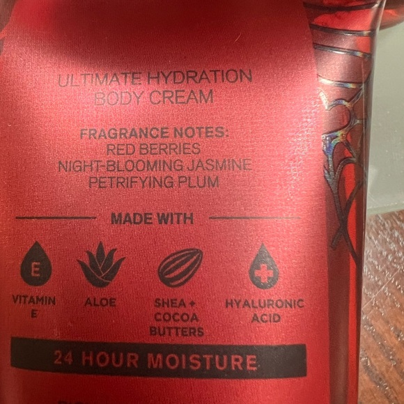 Bath & Body Works Vampire Blood Body Care Set - Red
NWT Halloween 🎃 2025 - Picture 3 of 3